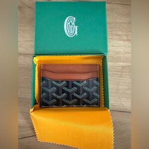 Black and Tan Card Holder